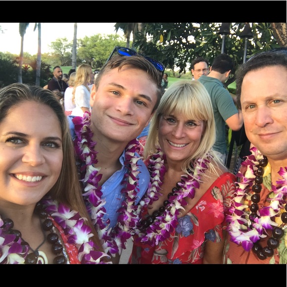 Meet your Posher, Yvonne- POSH AMBASSADOR 💜 - Picture 5 of 8